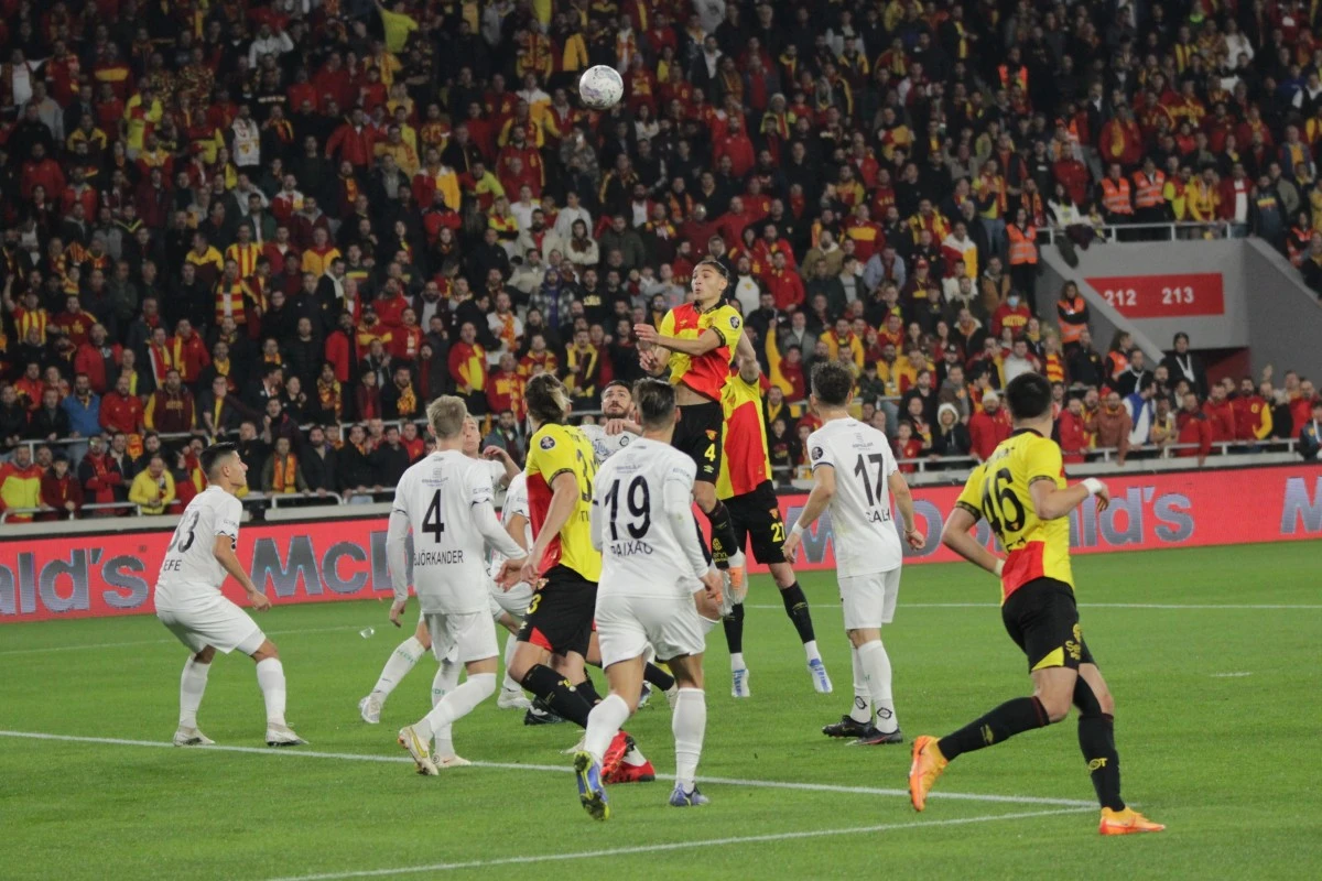 Göztepe Altay Derbisinde dehşet görüntüleri!