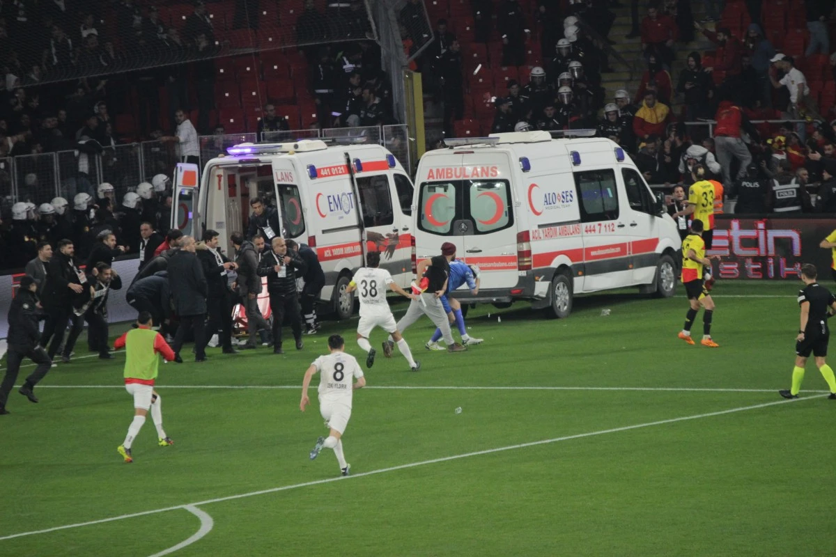 Göztepe Altay Derbisinde dehşet görüntüleri!