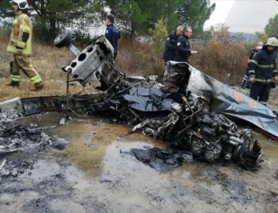 Bursa'da düşen uçakta 2 kişi hayatını kaybetti. İşte fotoğrafları...