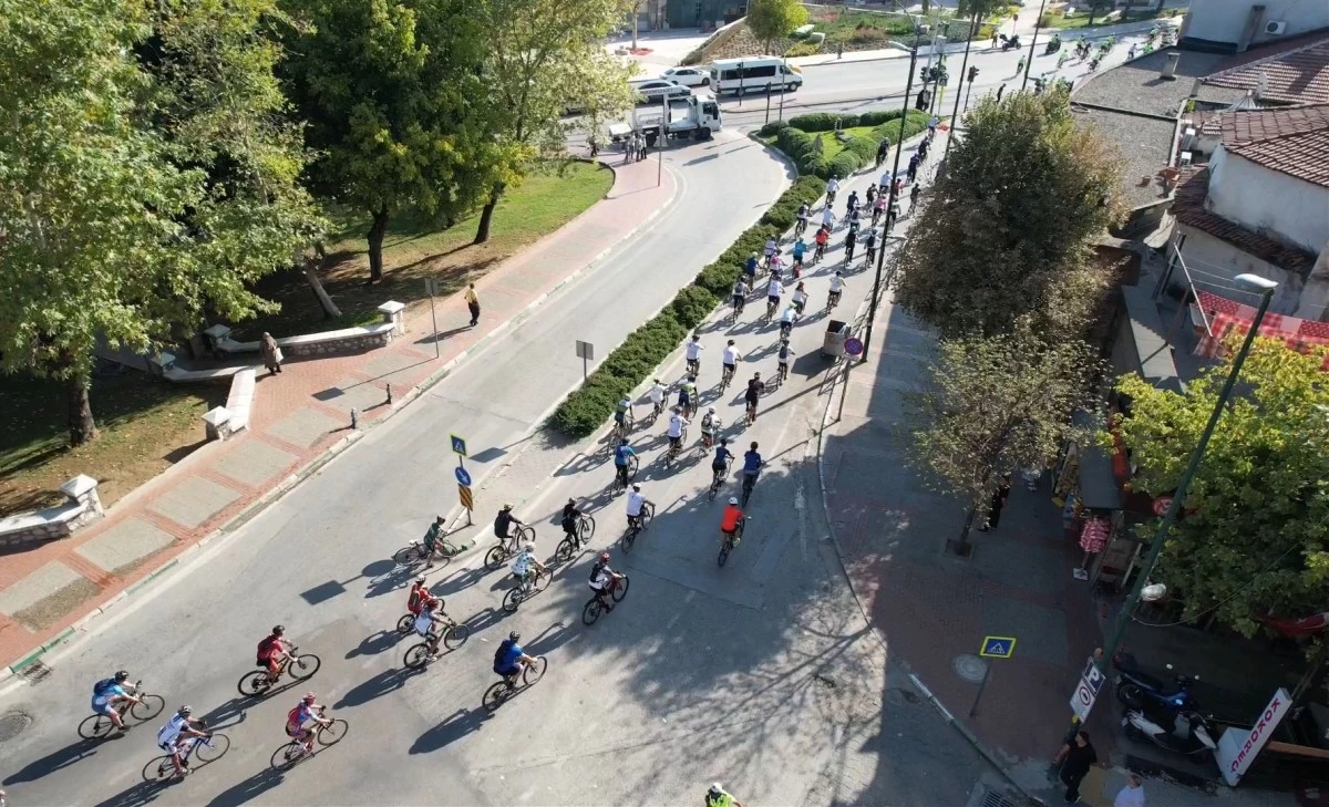 Bursa'da pedallar Cumhuriyet için Tophane'den Mudanya'ya çevrildi