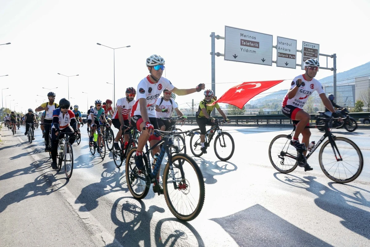 Bursa'da pedallar Cumhuriyet için Tophane'den Mudanya'ya çevrildi