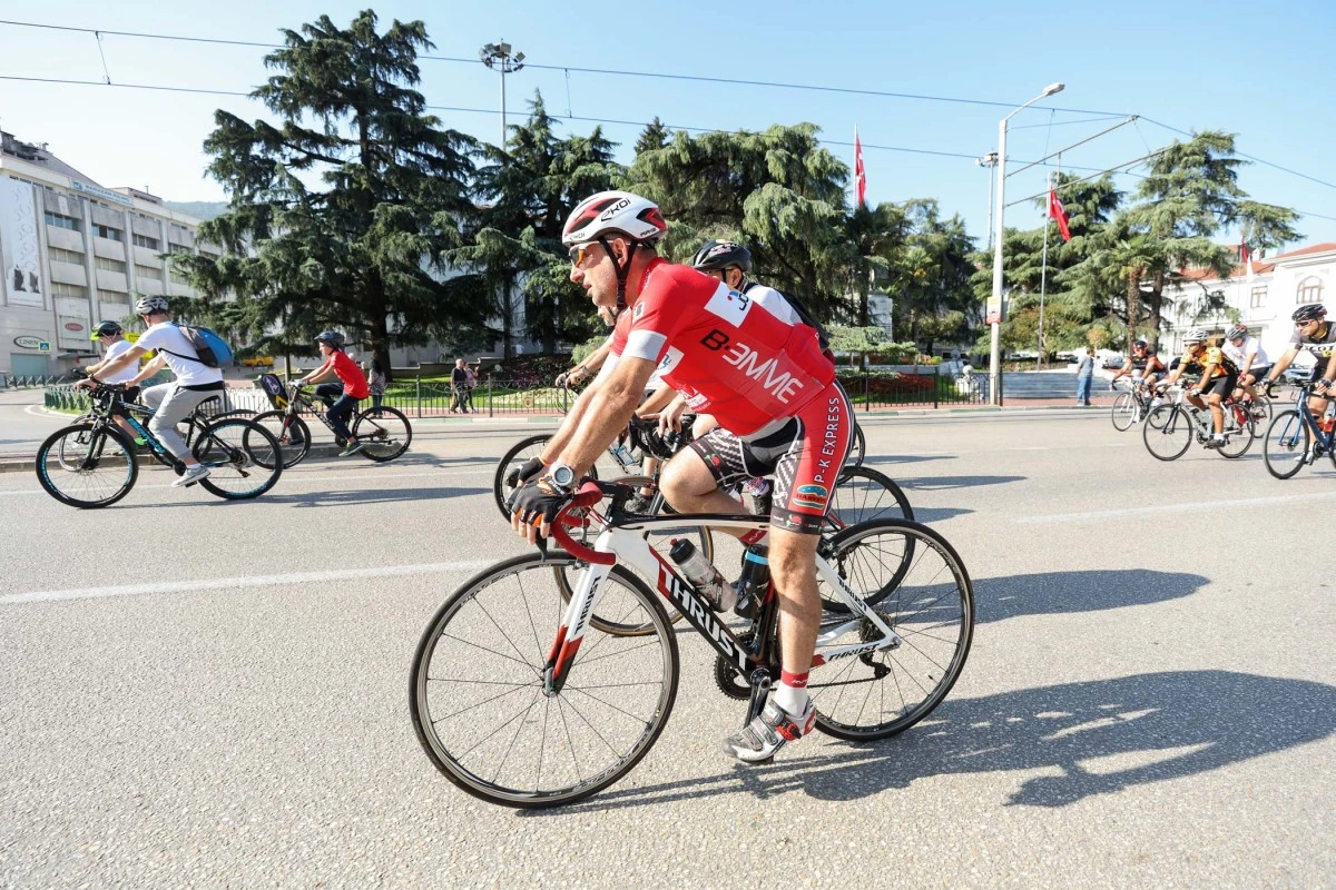 Bursa'da pedallar Cumhuriyet için Tophane'den Mudanya'ya çevrildi