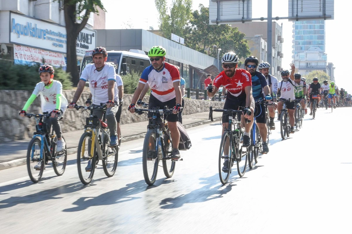 Bursa'da pedallar Cumhuriyet için Tophane'den Mudanya'ya çevrildi