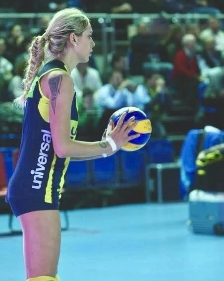 Güzel voleybolcu o hakareti affetmedi 