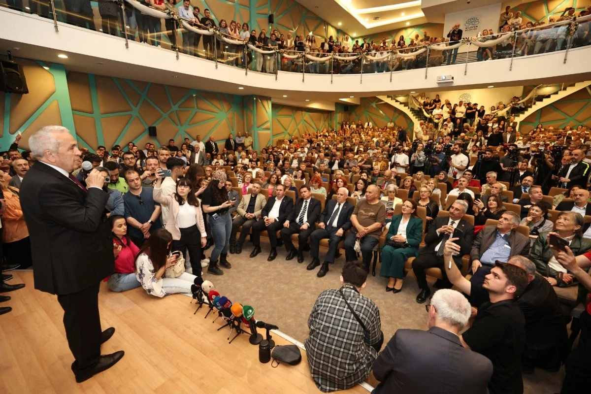 Şadi Özdemir mazbatasını alarak görevine başladı