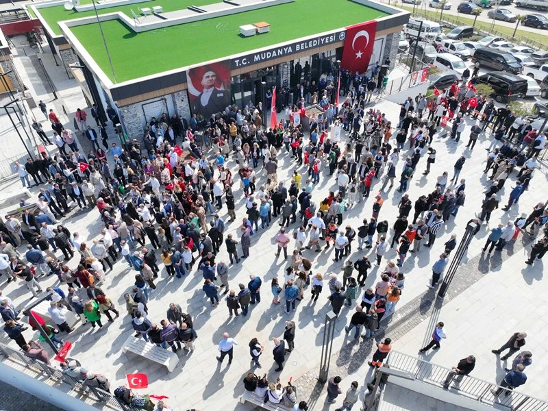 Mudanya Belediye Başkanı Deniz Dalgıç göreve  başladı