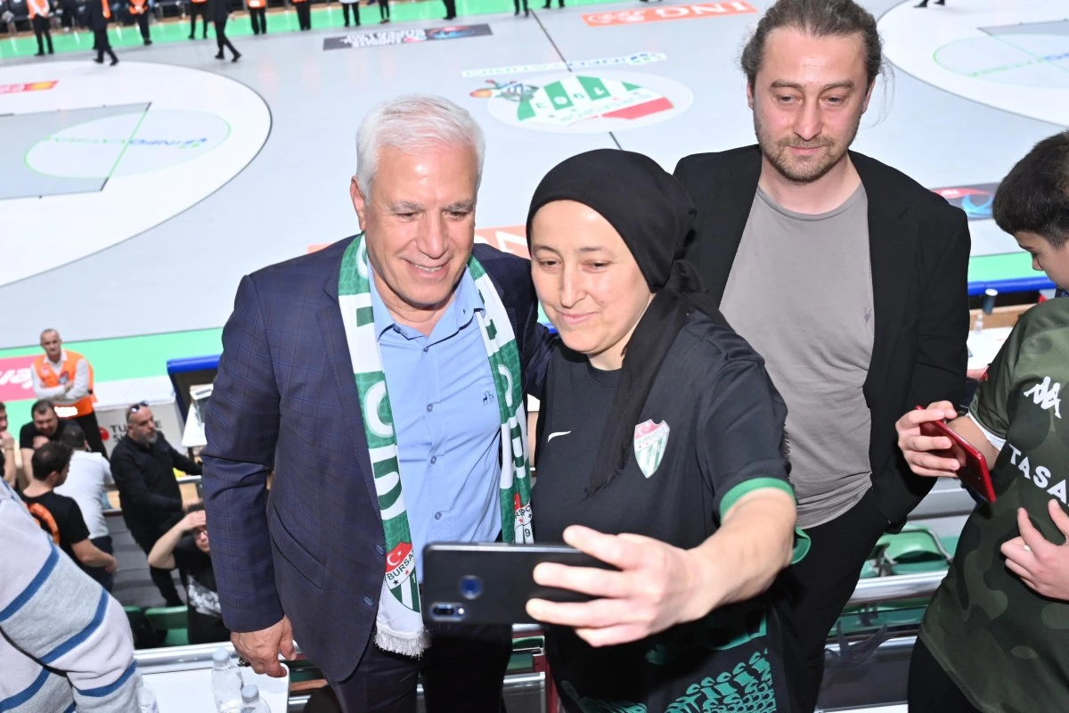 Bursaspor taraftarından Başkan Bozbey’e sevgi seli