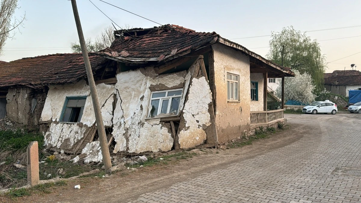 Tokat’ta korkutucu depremin izleri gün ağarınca ortaya çıktı