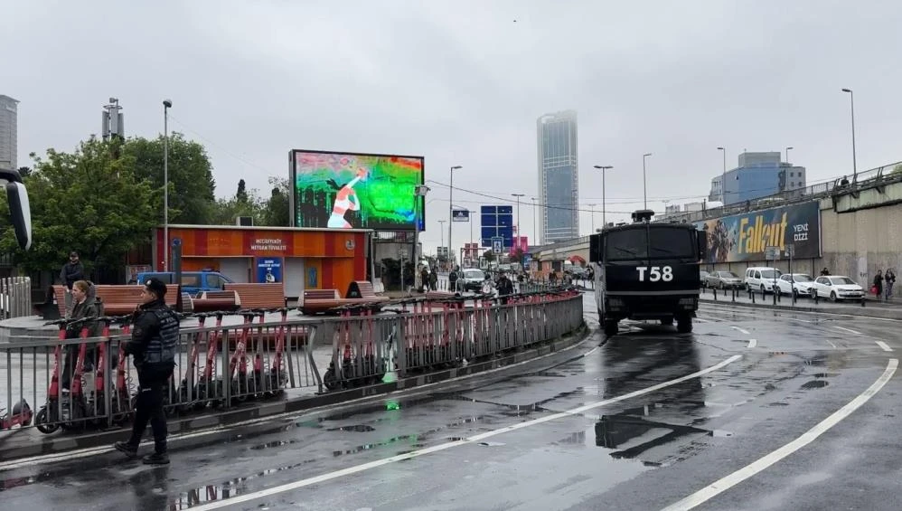 Bursa ve diğer kentlerde düzenlenen 1 Mayıs gösterilerinden en özel kareler 