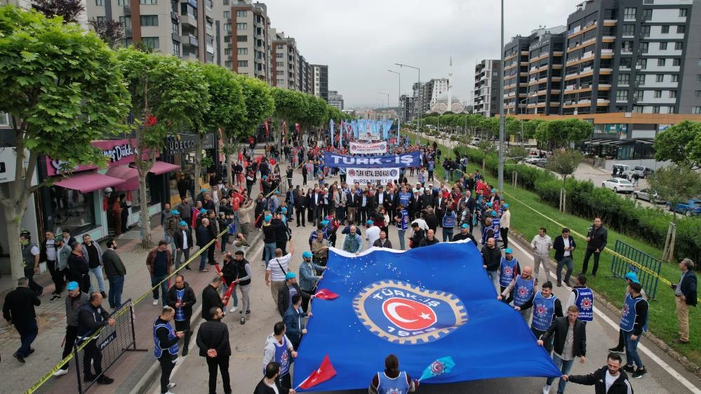 Bursa ve diğer kentlerde düzenlenen 1 Mayıs gösterilerinden en özel kareler 