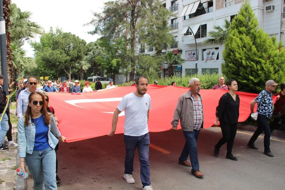 Bursa ve diğer kentlerde düzenlenen 1 Mayıs gösterilerinden en özel kareler 