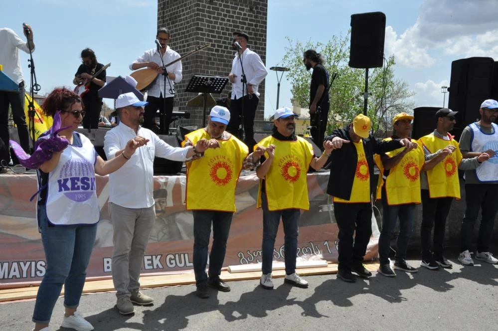 Bursa ve diğer kentlerde düzenlenen 1 Mayıs gösterilerinden en özel kareler 