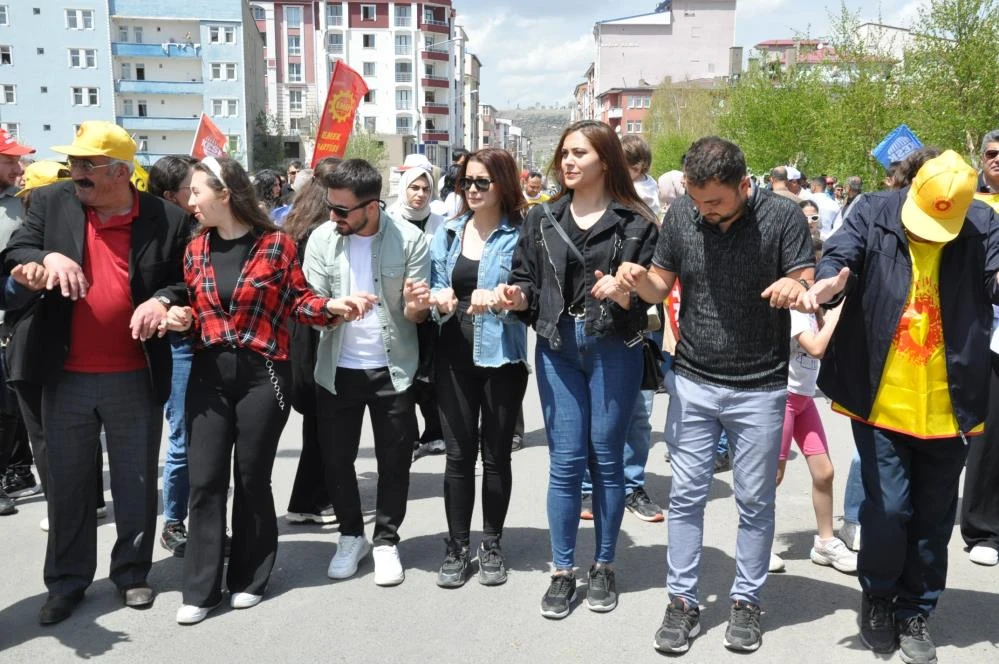 Bursa ve diğer kentlerde düzenlenen 1 Mayıs gösterilerinden en özel kareler 