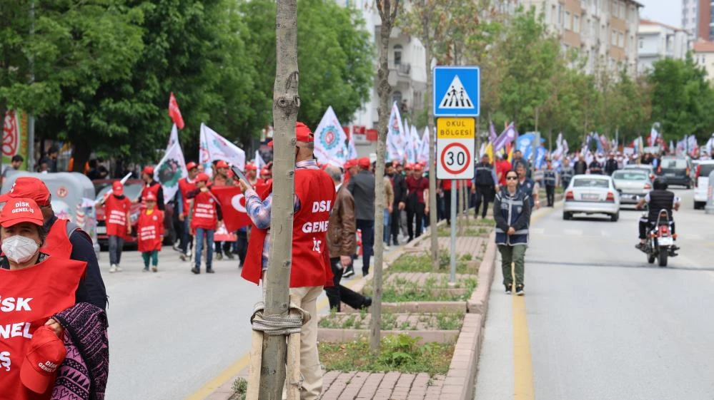 Bursa ve diğer kentlerde düzenlenen 1 Mayıs gösterilerinden en özel kareler 