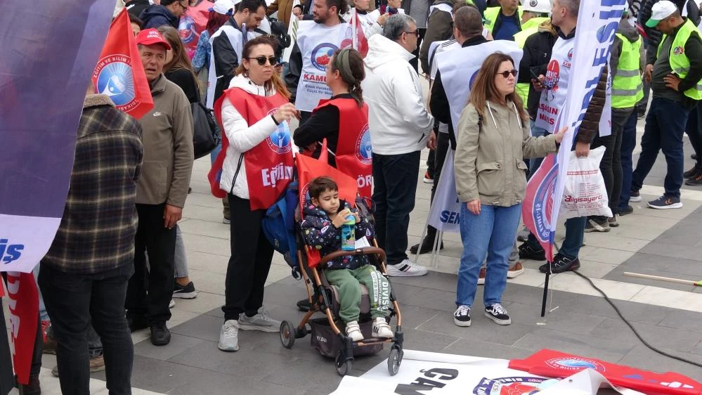 Bursa ve diğer kentlerde düzenlenen 1 Mayıs gösterilerinden en özel kareler 