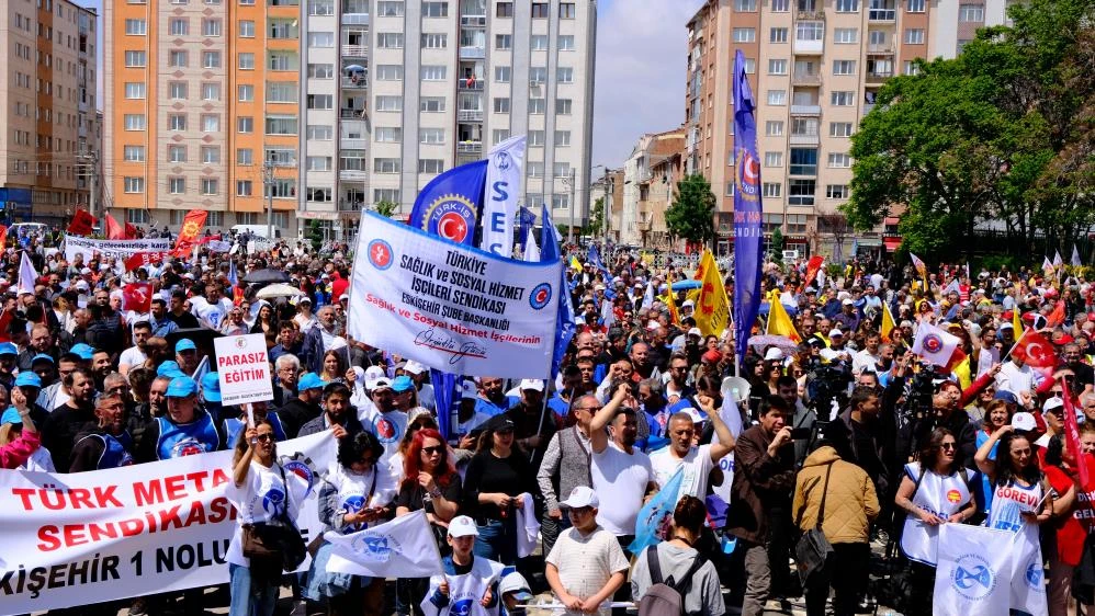 Bursa ve diğer kentlerde düzenlenen 1 Mayıs gösterilerinden en özel kareler 