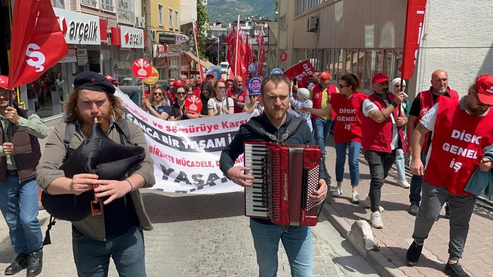 Bursa ve diğer kentlerde düzenlenen 1 Mayıs gösterilerinden en özel kareler 