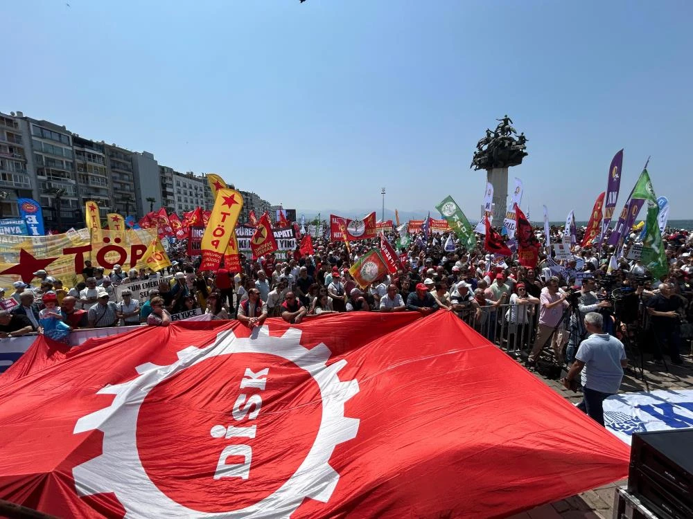 Bursa ve diğer kentlerde düzenlenen 1 Mayıs gösterilerinden en özel kareler 