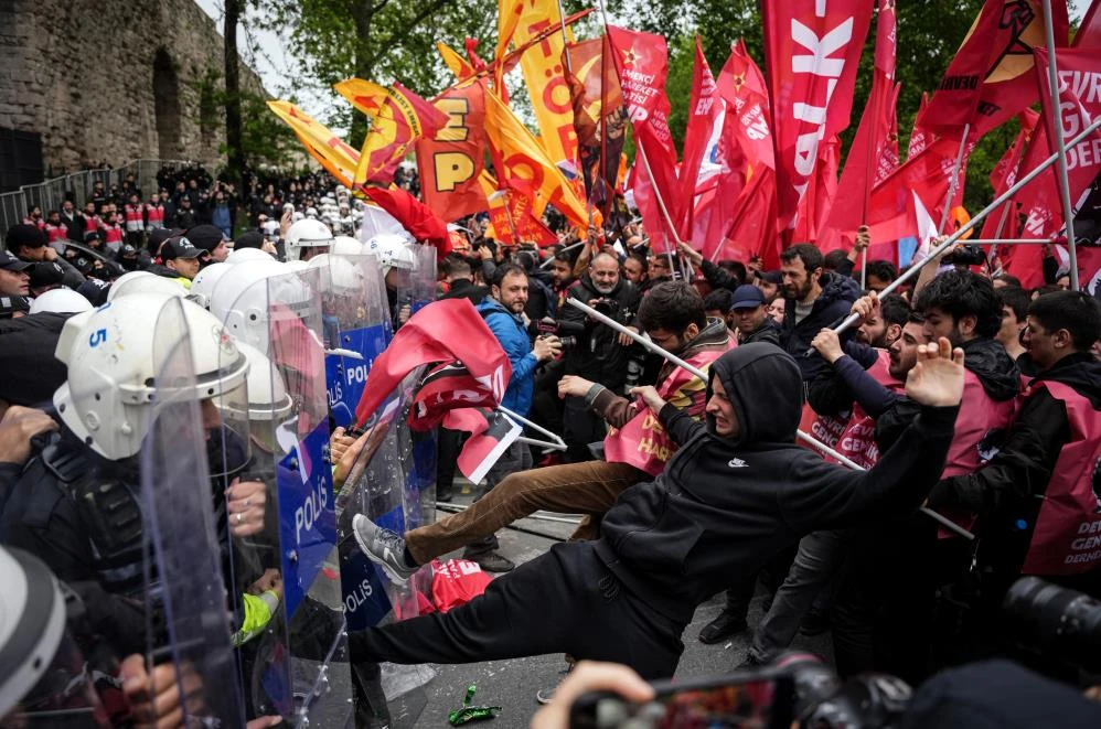 Bursa ve diğer kentlerde düzenlenen 1 Mayıs gösterilerinden en özel kareler 