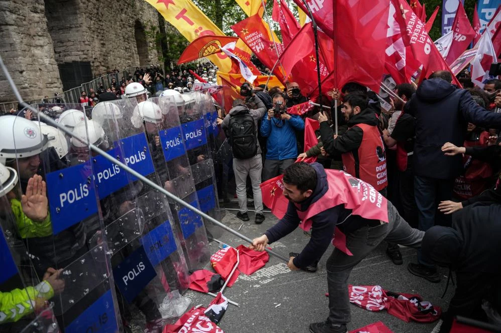 Bursa ve diğer kentlerde düzenlenen 1 Mayıs gösterilerinden en özel kareler 