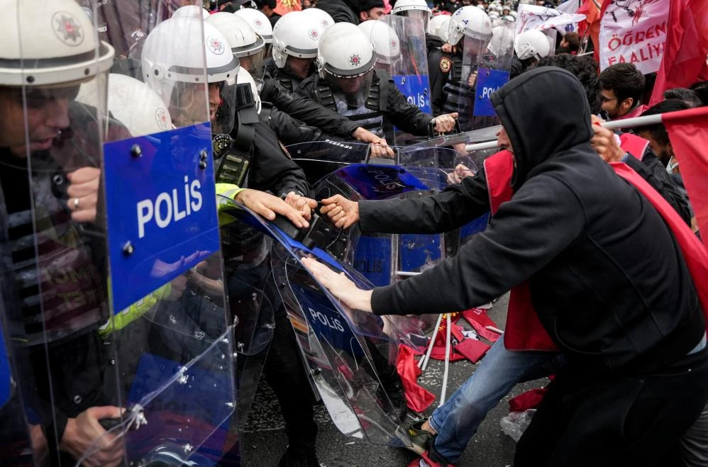 Bursa ve diğer kentlerde düzenlenen 1 Mayıs gösterilerinden en özel kareler 