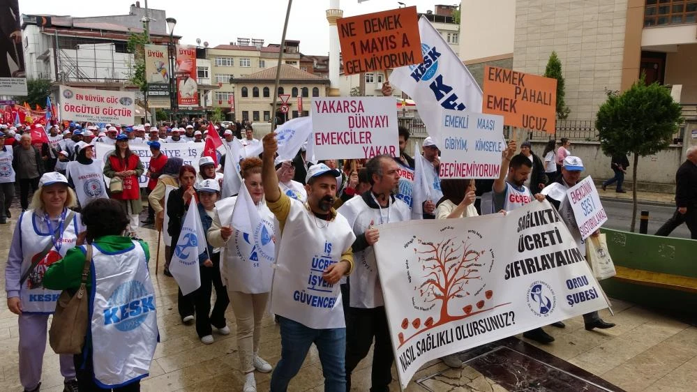 Bursa ve diğer kentlerde düzenlenen 1 Mayıs gösterilerinden en özel kareler 