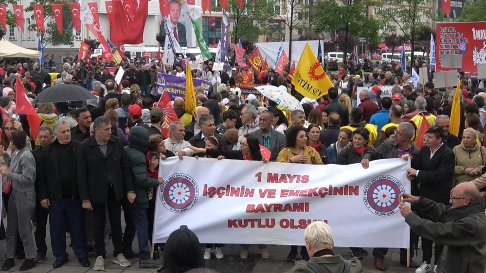 Bursa ve diğer kentlerde düzenlenen 1 Mayıs gösterilerinden en özel kareler 