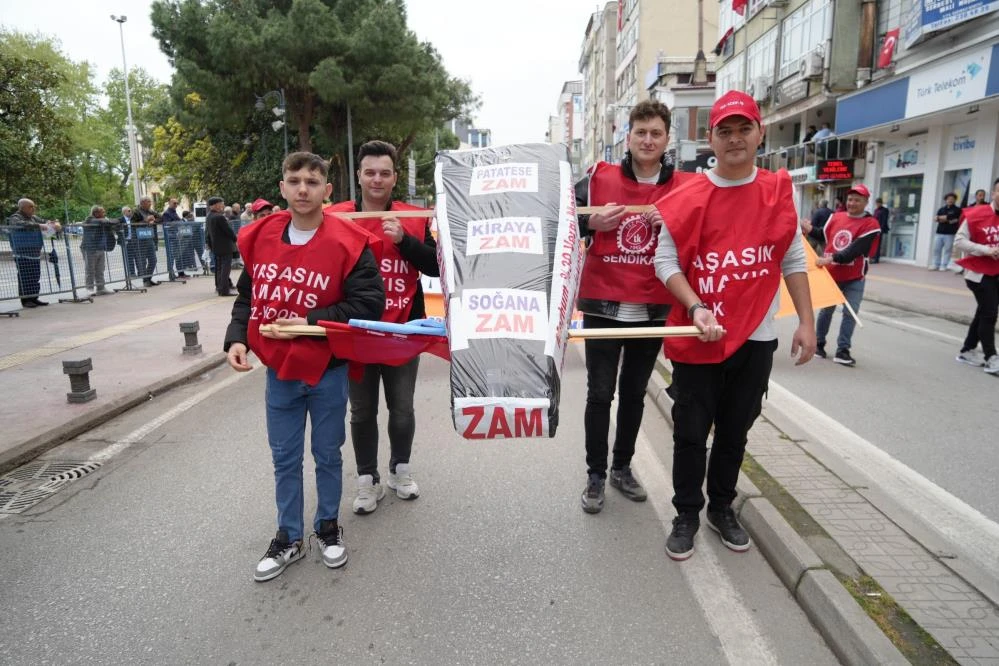 Bursa ve diğer kentlerde düzenlenen 1 Mayıs gösterilerinden en özel kareler 