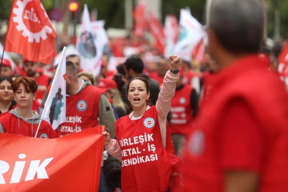 Bursa ve diğer kentlerde düzenlenen 1 Mayıs gösterilerinden en özel kareler 