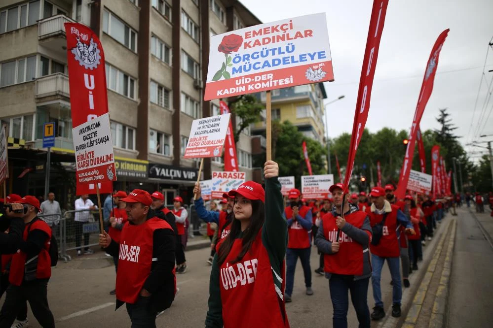 Bursa ve diğer kentlerde düzenlenen 1 Mayıs gösterilerinden en özel kareler 