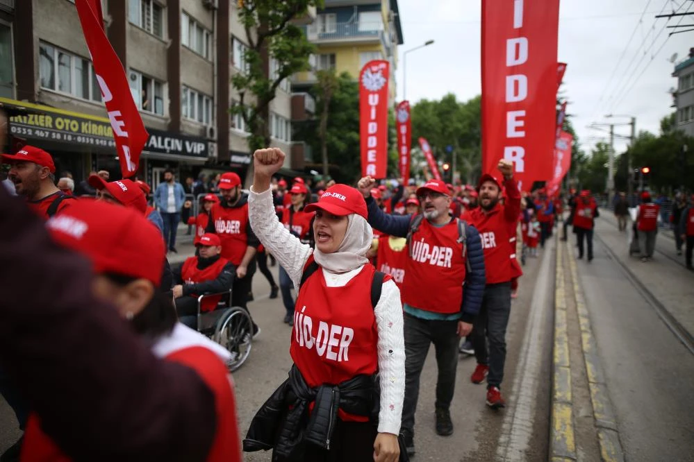 Bursa ve diğer kentlerde düzenlenen 1 Mayıs gösterilerinden en özel kareler 