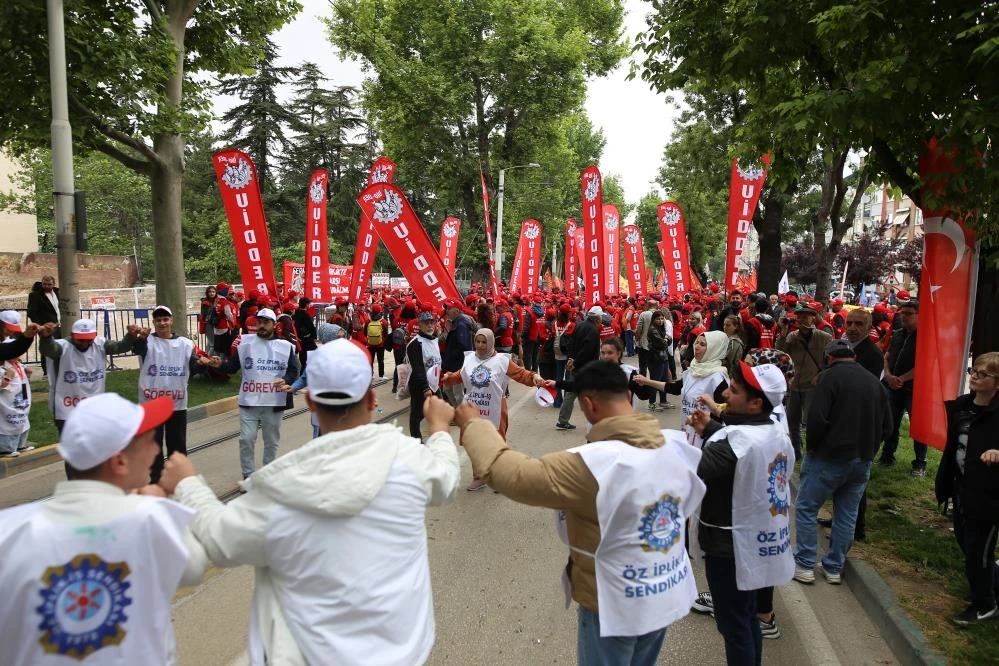 Bursa ve diğer kentlerde düzenlenen 1 Mayıs gösterilerinden en özel kareler 