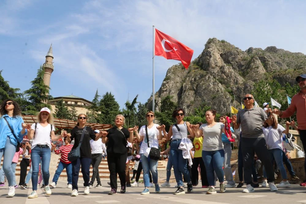 Bursa ve diğer kentlerde düzenlenen 1 Mayıs gösterilerinden en özel kareler 