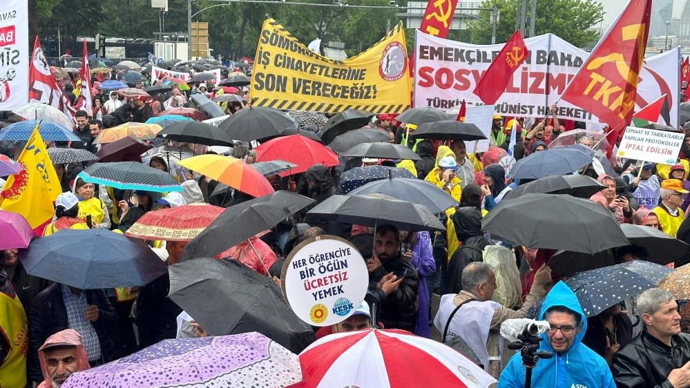 Bursa ve diğer kentlerde düzenlenen 1 Mayıs gösterilerinden en özel kareler 