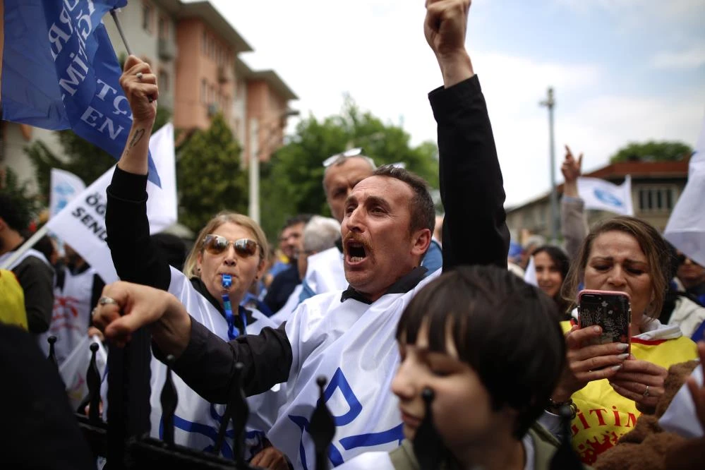 Bursa'da öğretmenlerden protesto yürüyüşü