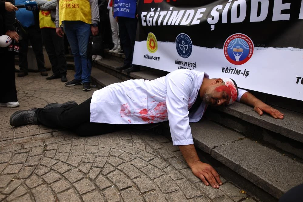 Bursa'da öğretmenlerden protesto yürüyüşü