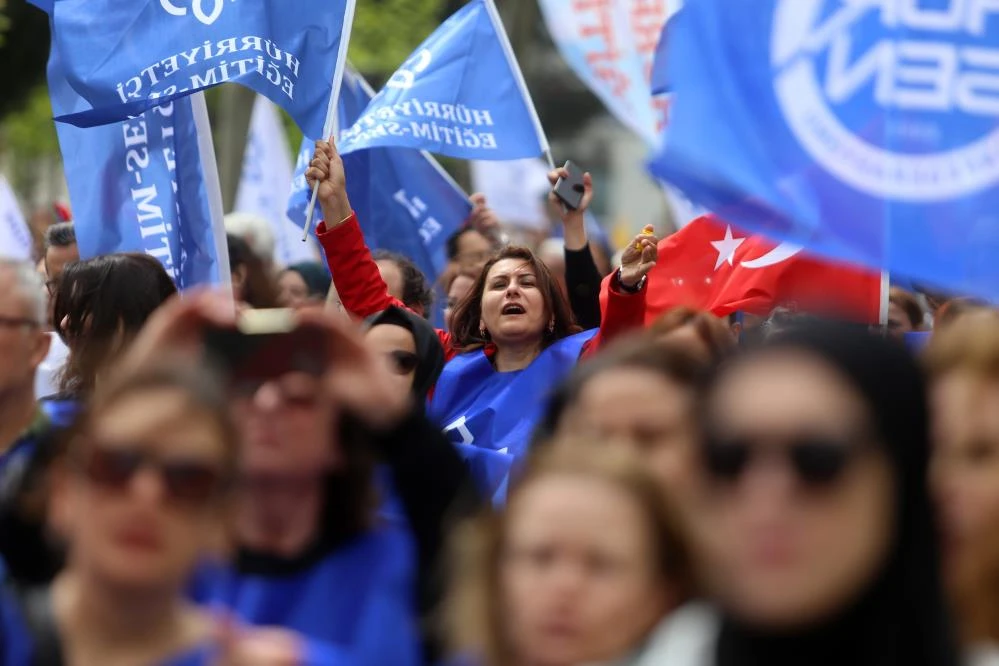 Bursa'da öğretmenlerden protesto yürüyüşü