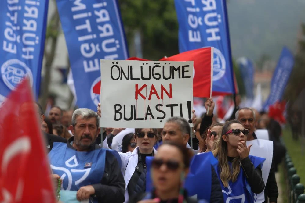 Bursa'da öğretmenlerden protesto yürüyüşü