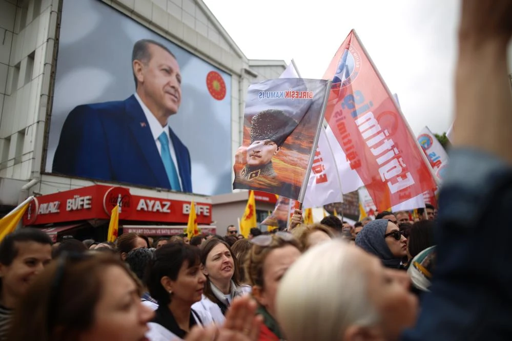 Bursa'da öğretmenlerden protesto yürüyüşü