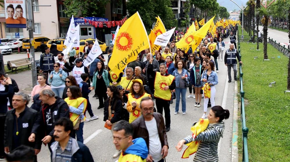 Bursa'da öğretmenlerden protesto yürüyüşü