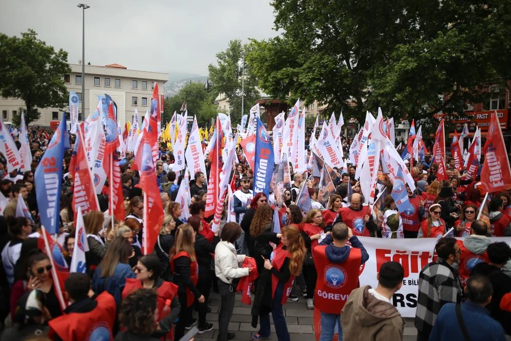 Bursa'da öğretmenlerden protesto yürüyüşü