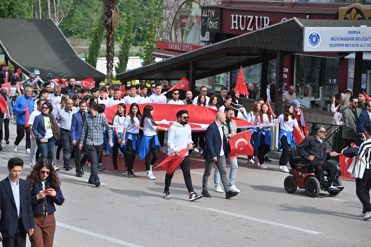 Bursa’da 19 Mayıs coşkusu kortej yürüyüşüyle başladı