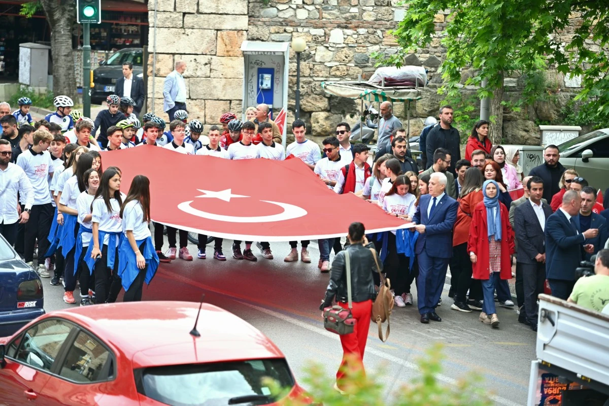 Bursa’da 19 Mayıs coşkusu kortej yürüyüşüyle başladı