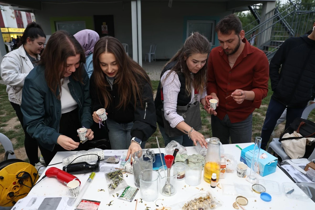 Uludağ Üniversitesi öğrencileri düzenlenen festivalde gönüllerince eğlendi 