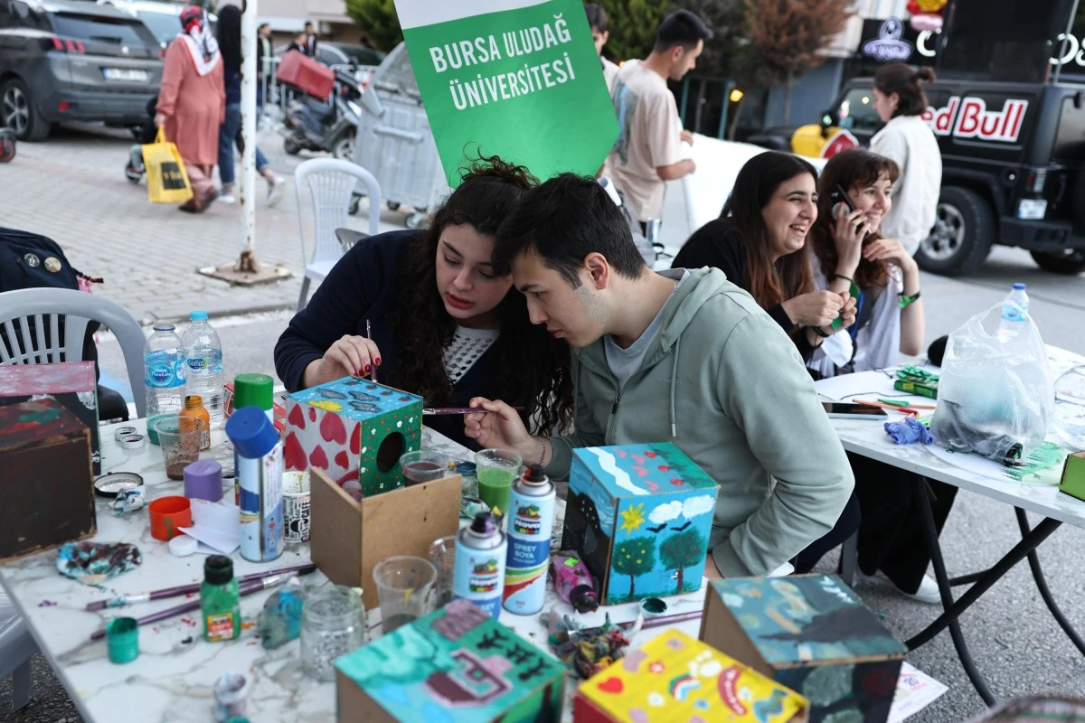 Uludağ Üniversitesi öğrencileri düzenlenen festivalde gönüllerince eğlendi 