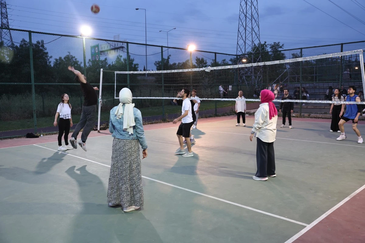 Uludağ Üniversitesi öğrencileri düzenlenen festivalde gönüllerince eğlendi 