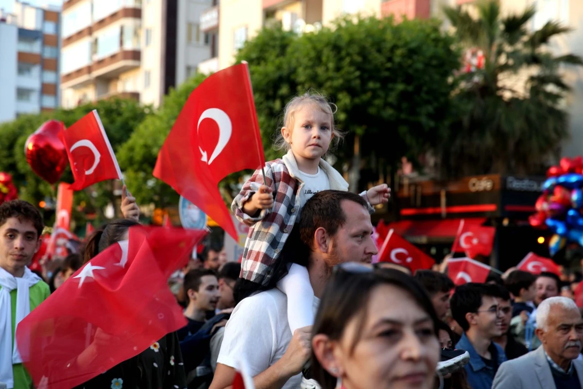 Nilüfer’de 19 Mayıs Bayramı coşkusu / Yürüyüş ve Ceza konseri