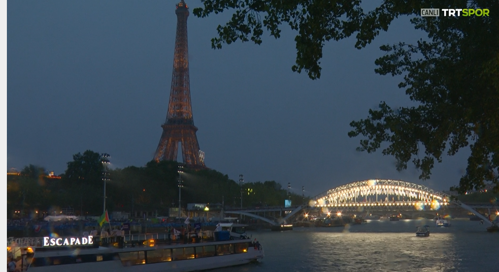 Paris'te Sen Nehri'nde Olimpiyat açılışı şölene döndü