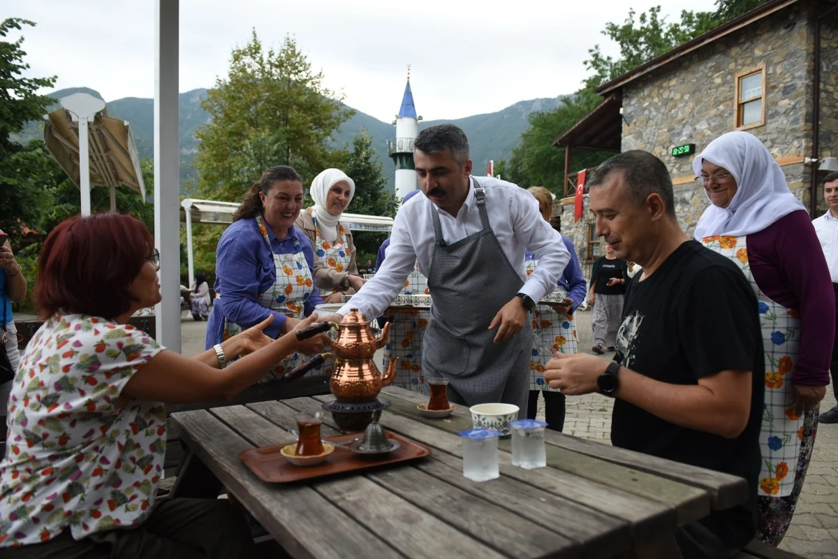 Yıldırım Belediye Başkanı Oktay Yılmaz Zeyniler'de kadın medya mensuplarıyla buluştu