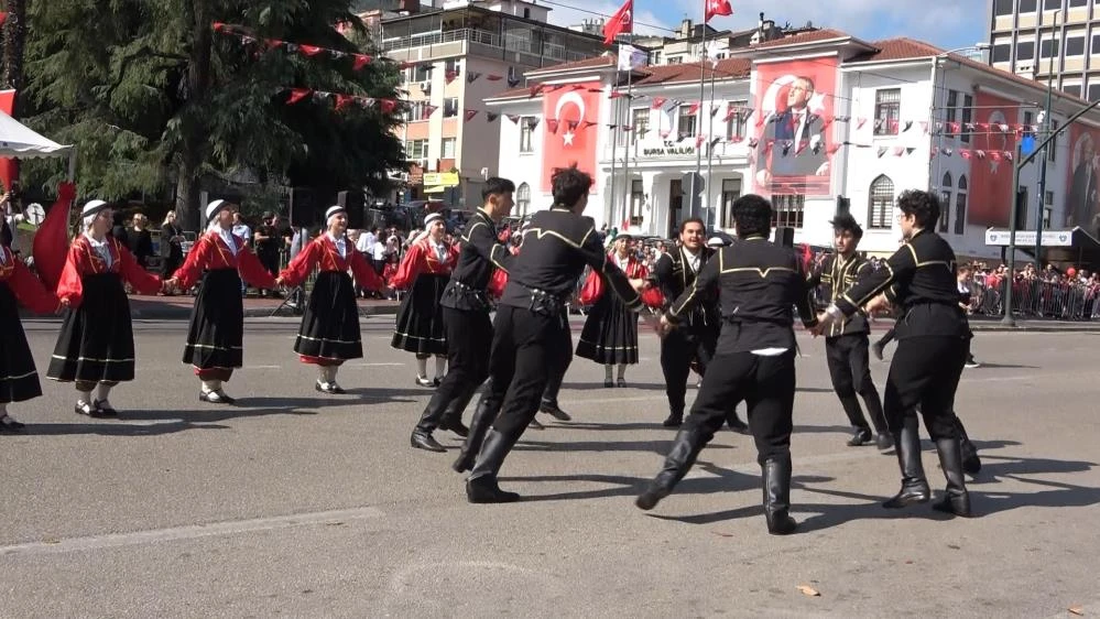 30 Ağustos Zafer Bayramı’nın 102. yılı Bursa’da coşkuyla kutlandı